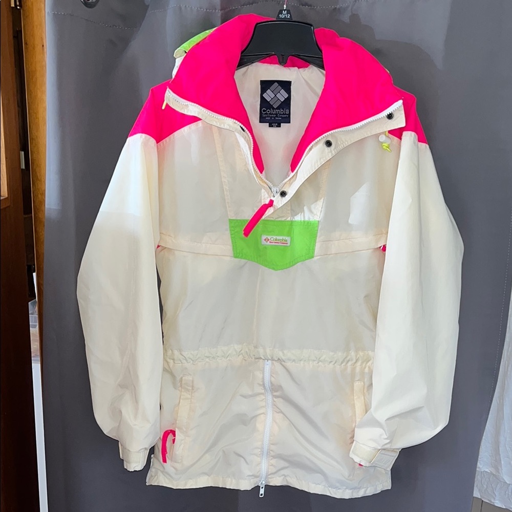 Columbia Retro Pink and Cream Raincoat with Bold Contrast